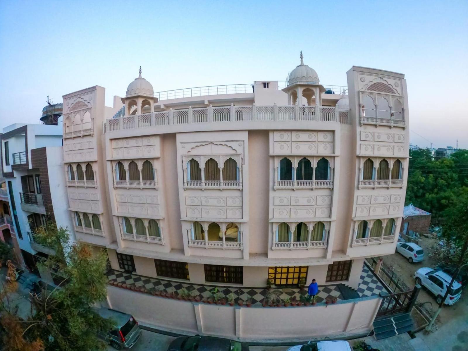 Hotel The Taj Vista Agra- Walking Distance To Taj Mahal