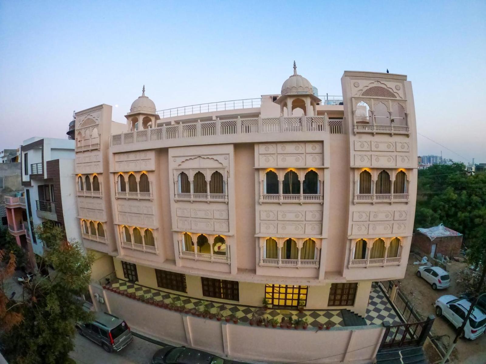 The Taj Vista Agra- Walking Distance To Taj Mahal Hotel 3*