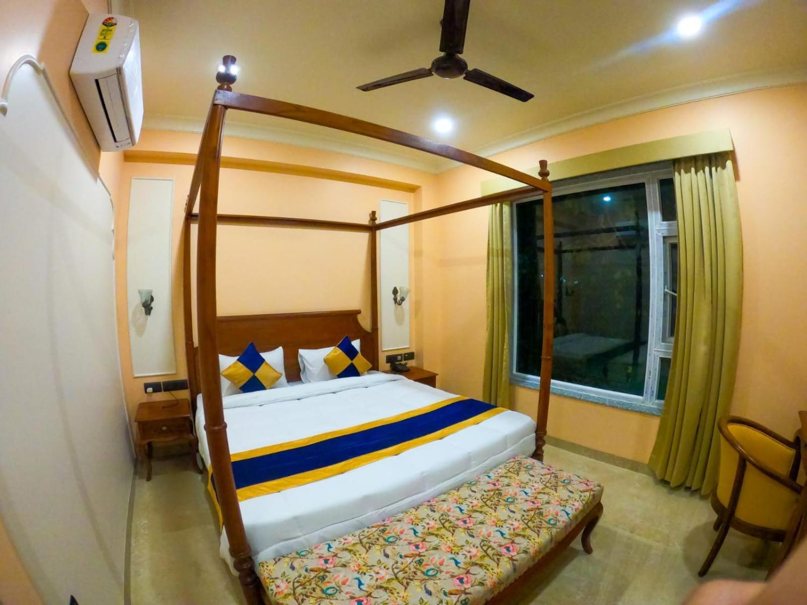The Taj Vista Agra- Walking Distance To Taj Mahal Hotel 3*