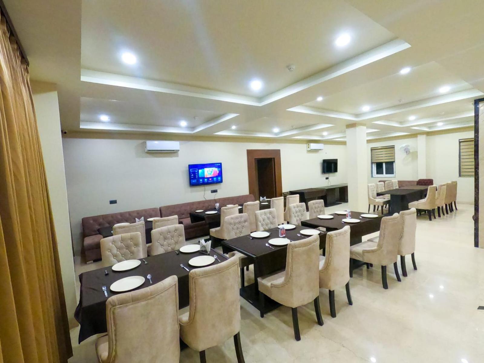 The Taj Vista Agra- Walking Distance To Taj Mahal