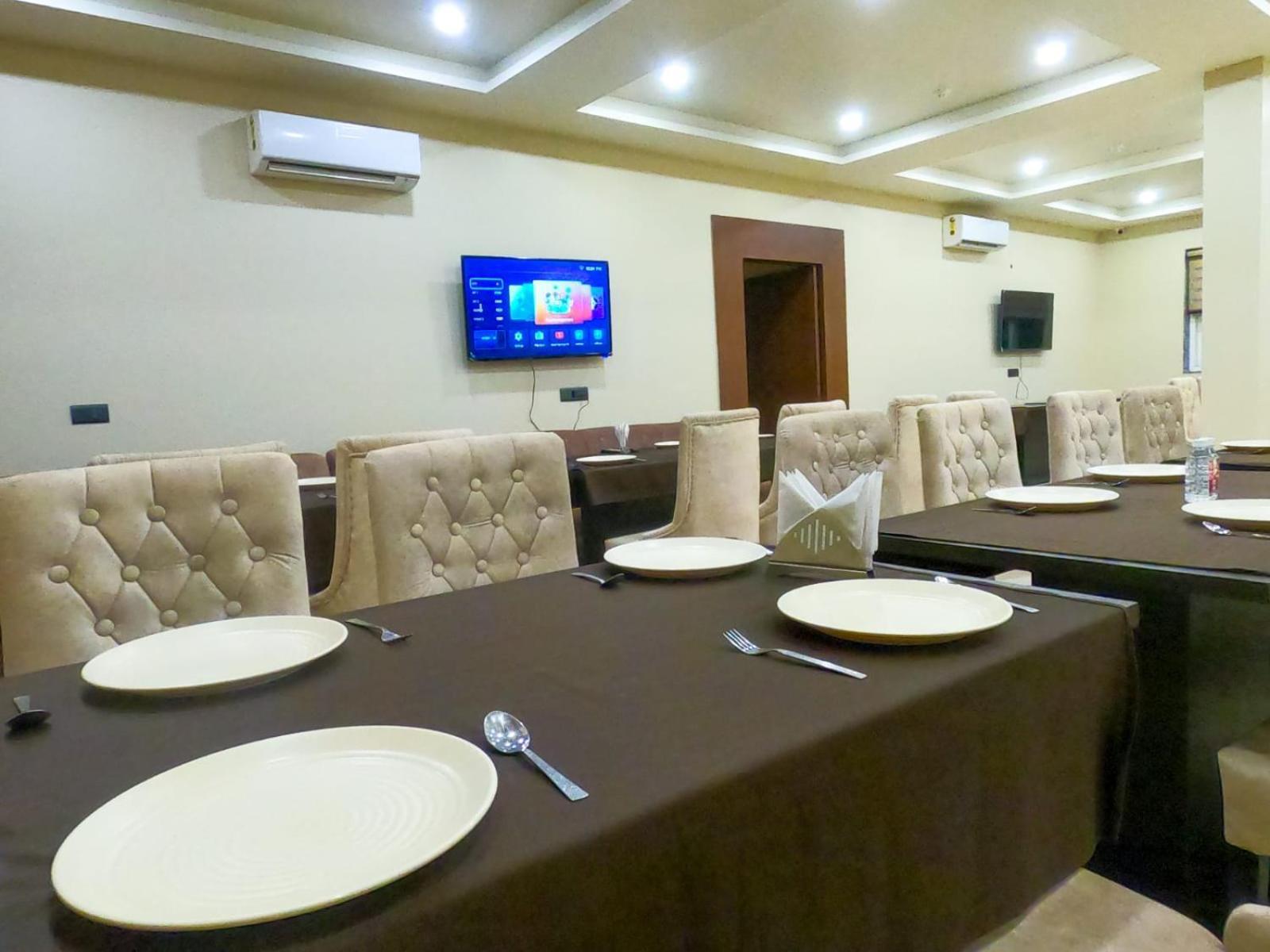 The Taj Vista Agra- Walking Distance To Taj Mahal Hotel Agra (Uttar Pradesh)