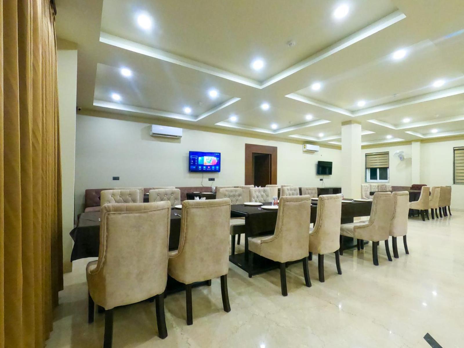 The Taj Vista Agra- Walking Distance To Taj Mahal
