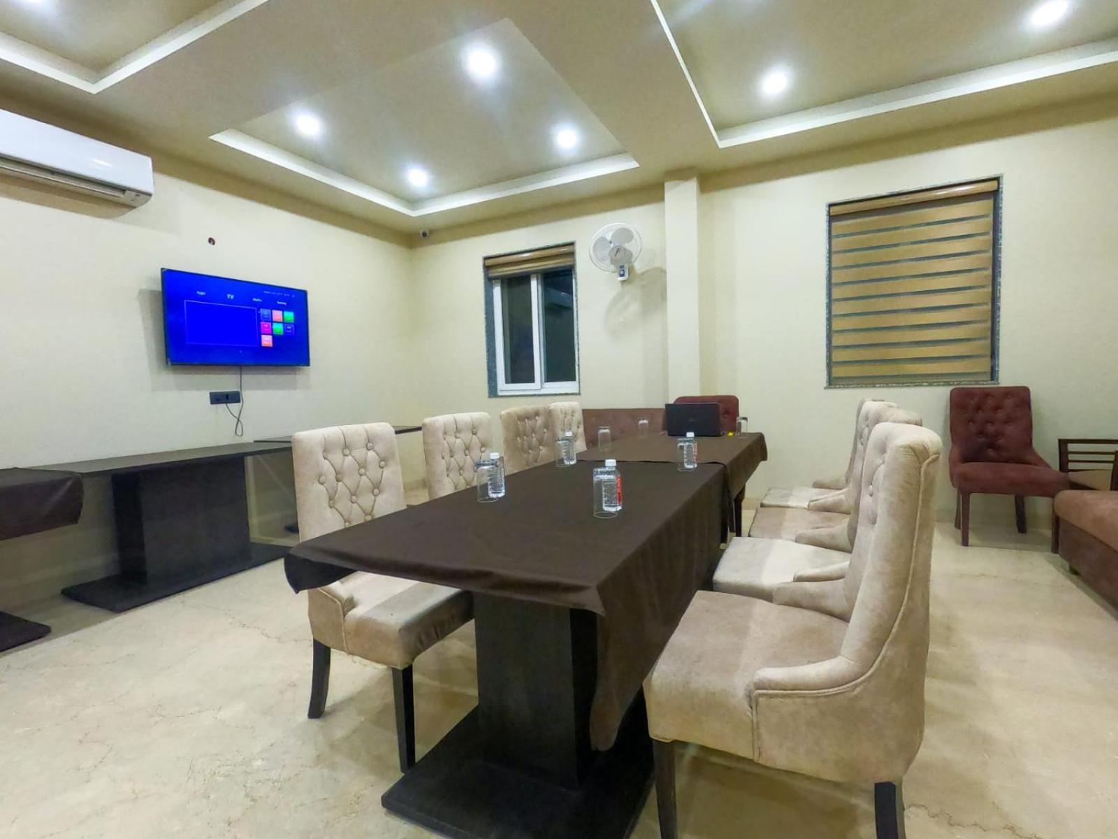 Hotel The Taj Vista Agra- Walking Distance To Taj Mahal 3*