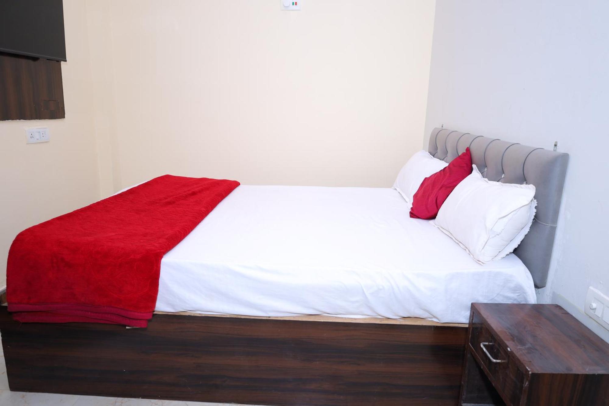 Hotel Sia Taj Nearest Taj Mahal Agra 3*