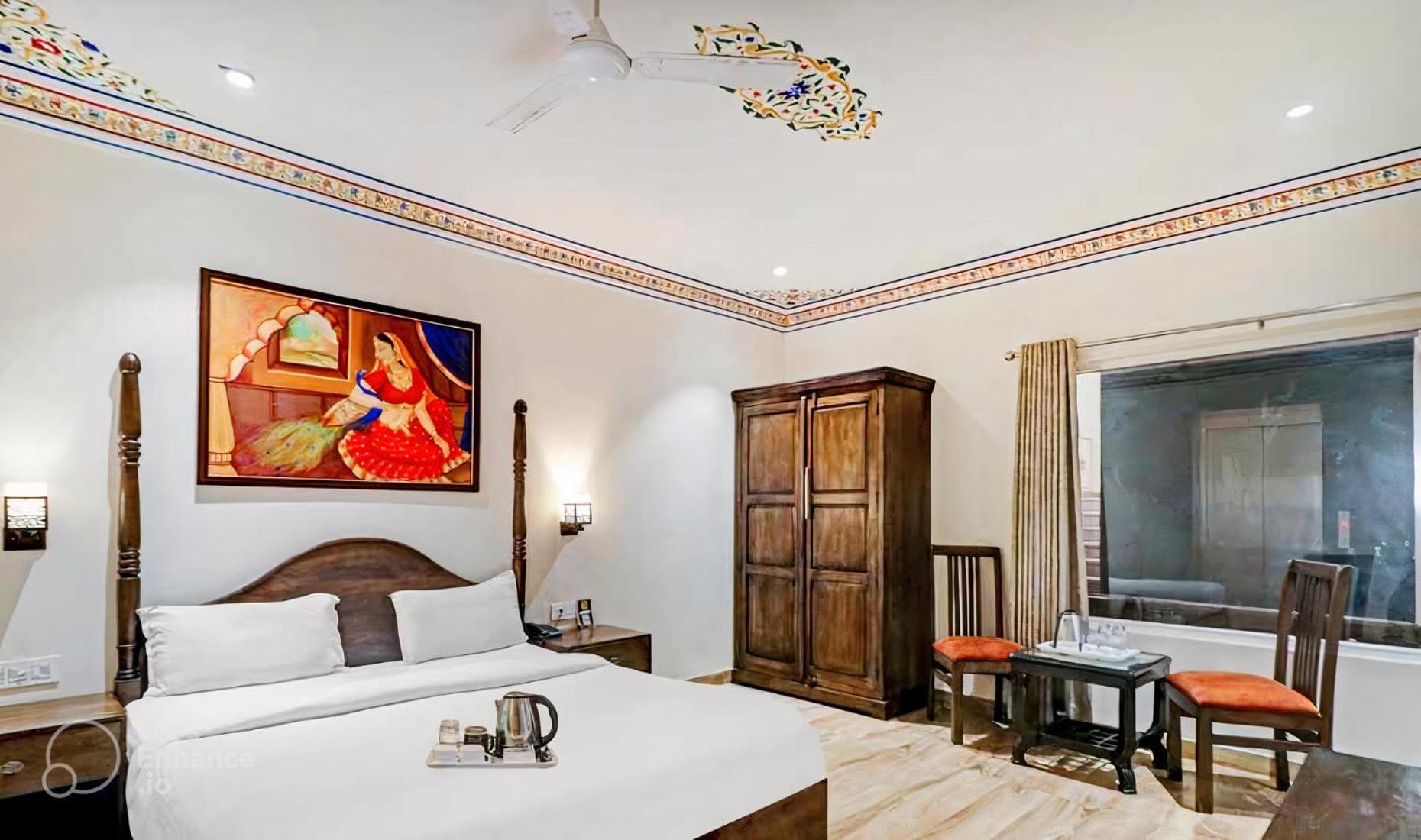 Hotel Sahibs Royal - Near Taj Mahal