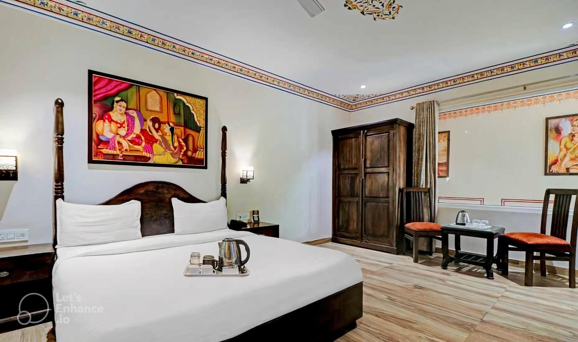 Hotel Sahibs Royal - Near Taj Mahal