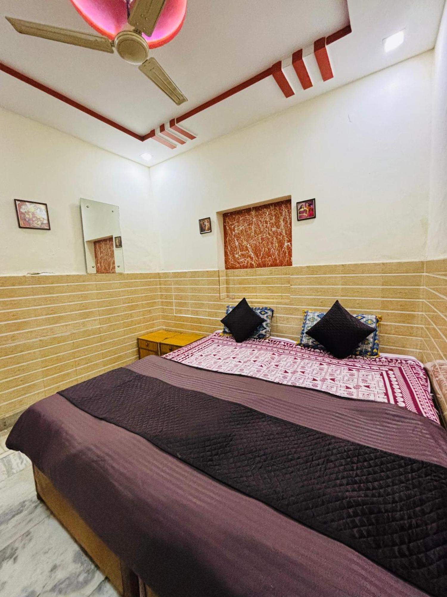 Friends & Hostel- Near Taj Mahal