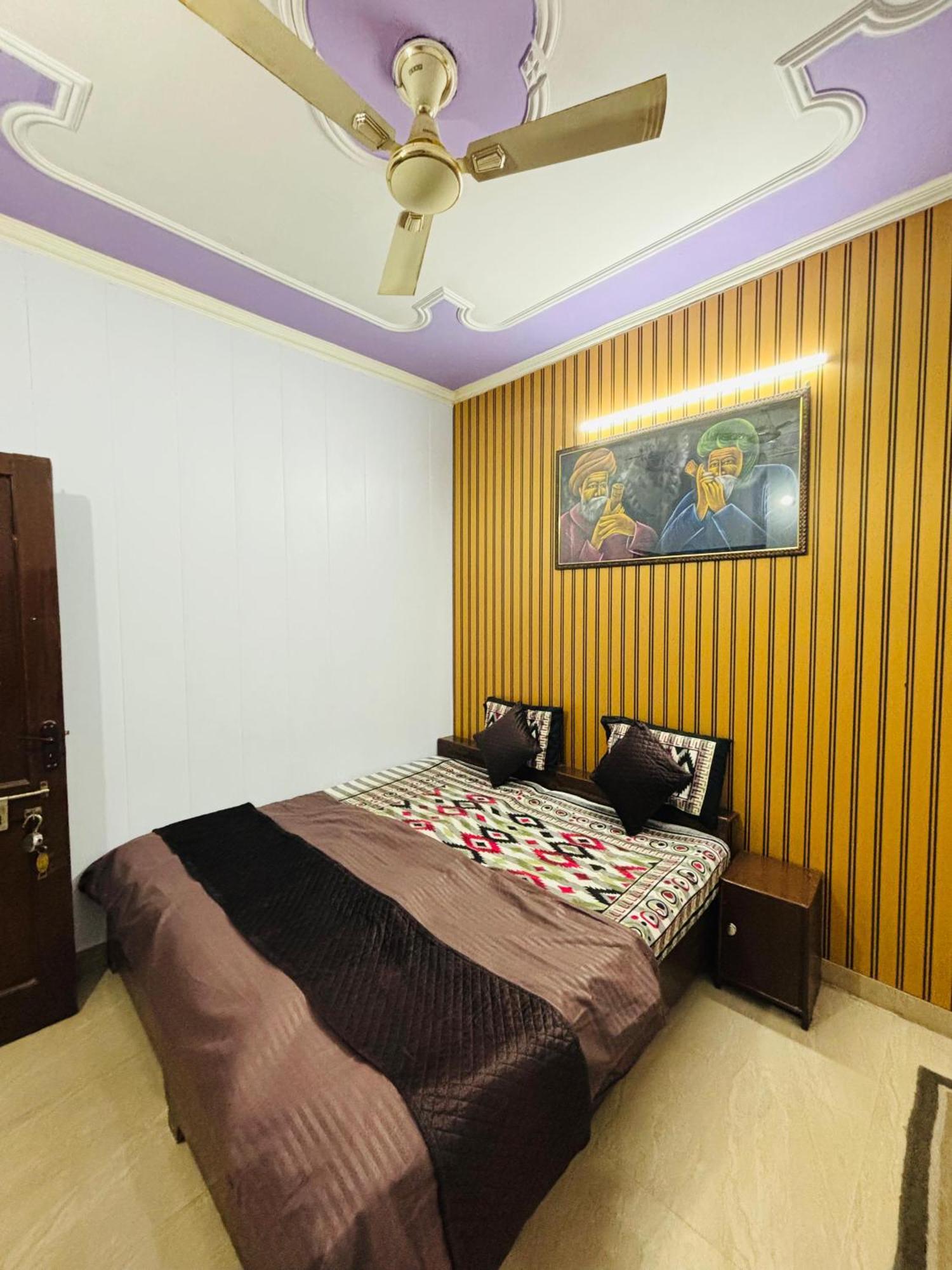 Friends & Hostel- Near Taj Mahal
