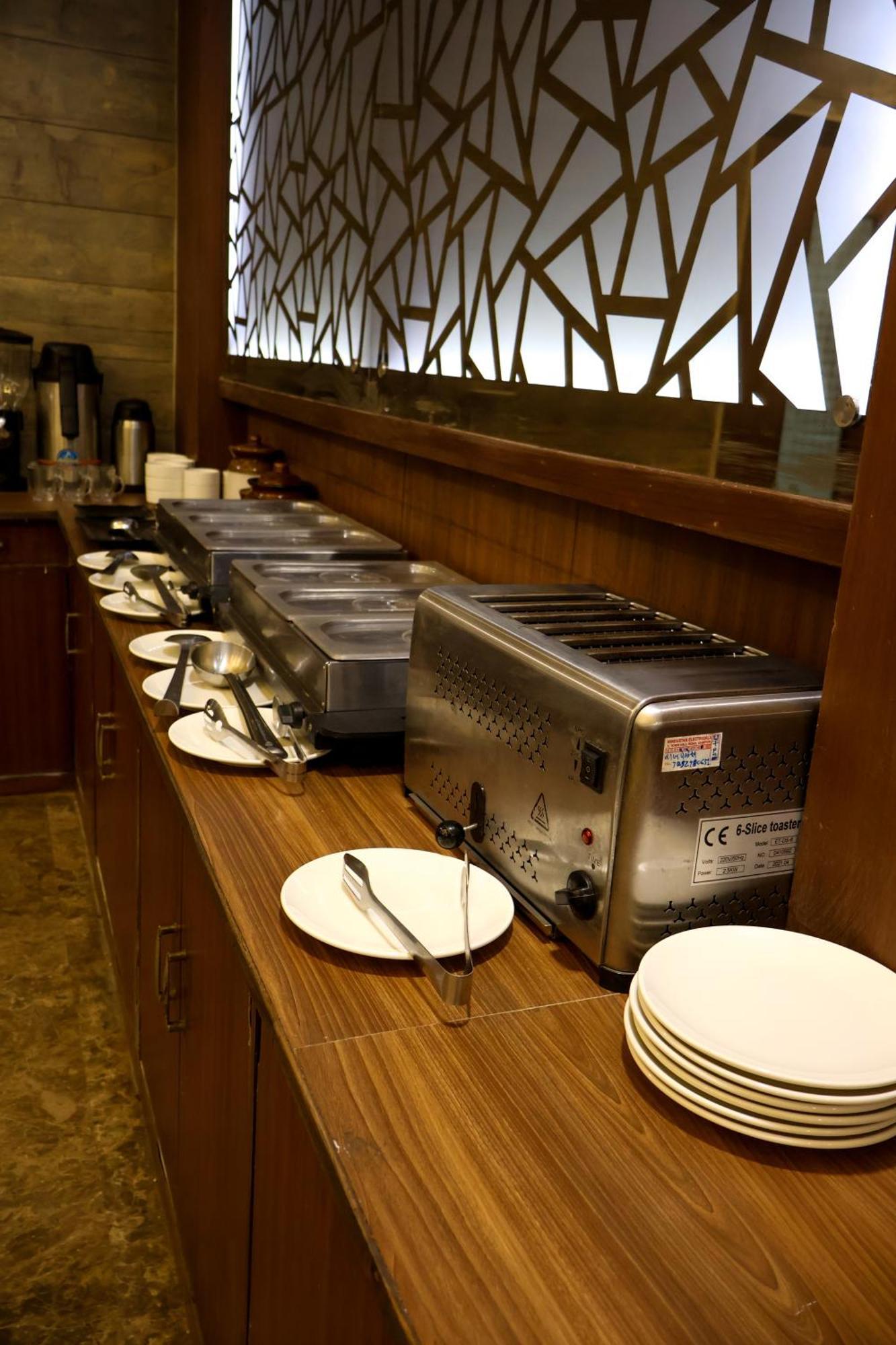 Hhw Hotel- Agra 3*