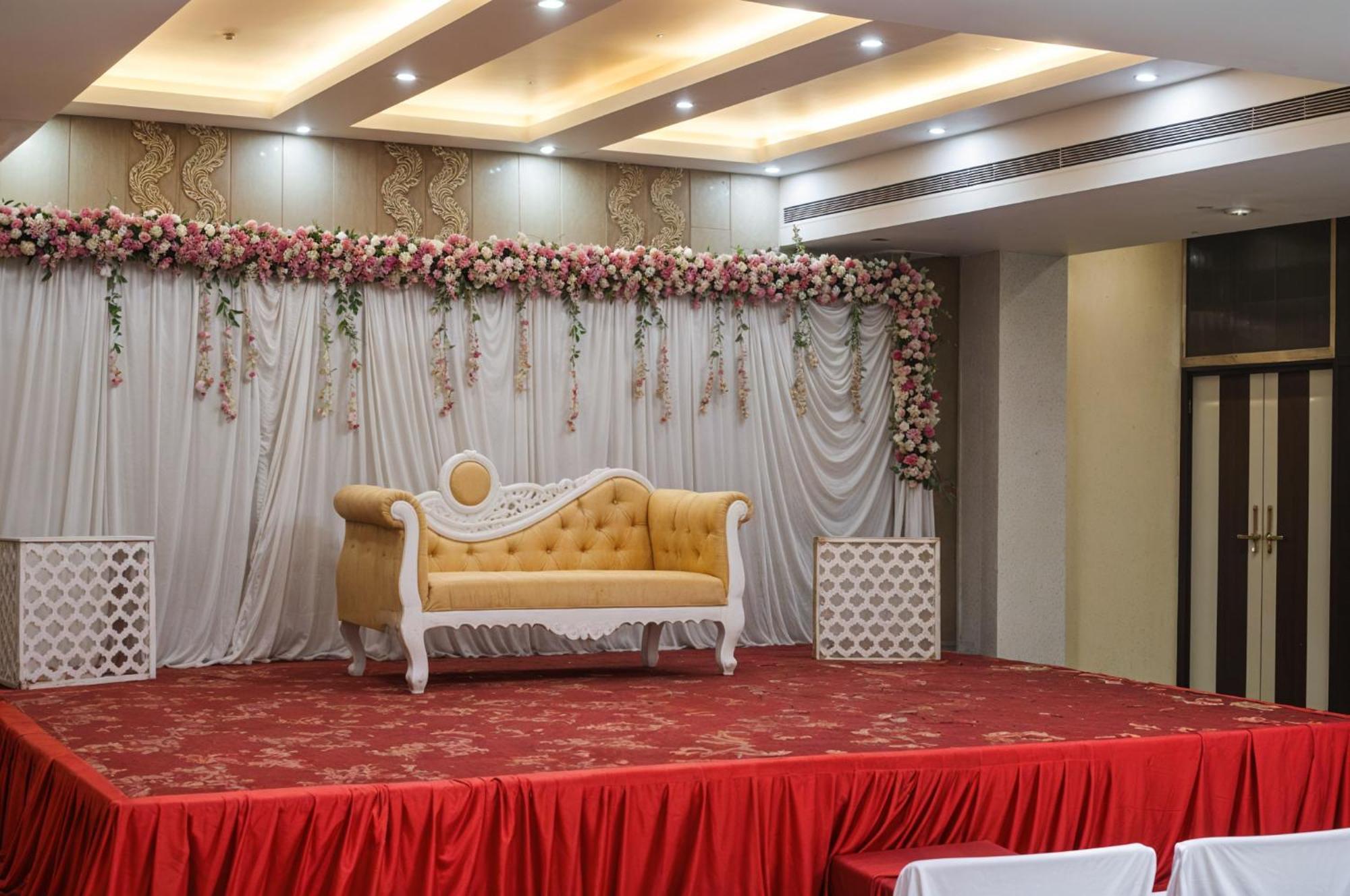 Hhw Hotel- Agra 3*
