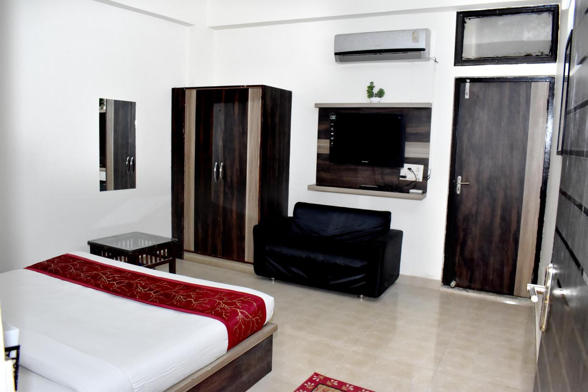 P S & Banquet Hotel