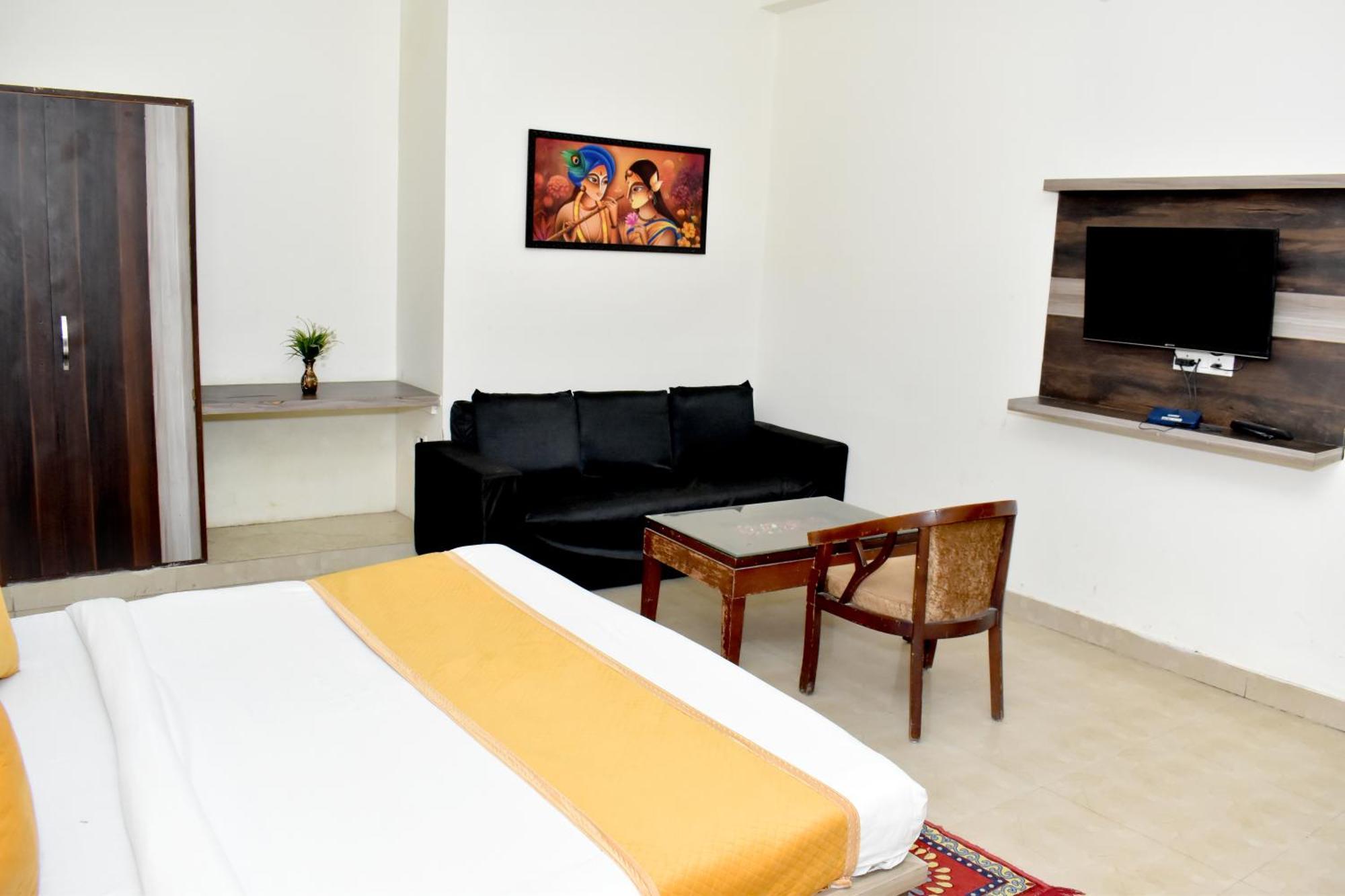 P S & Banquet Hotel 3*