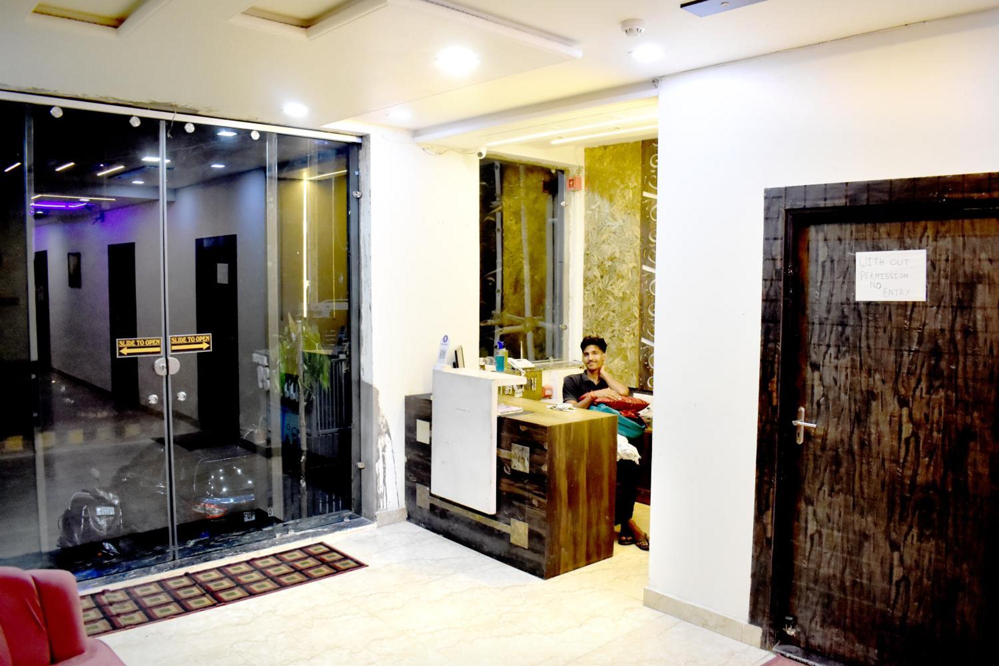 P S & Banquet Hotel