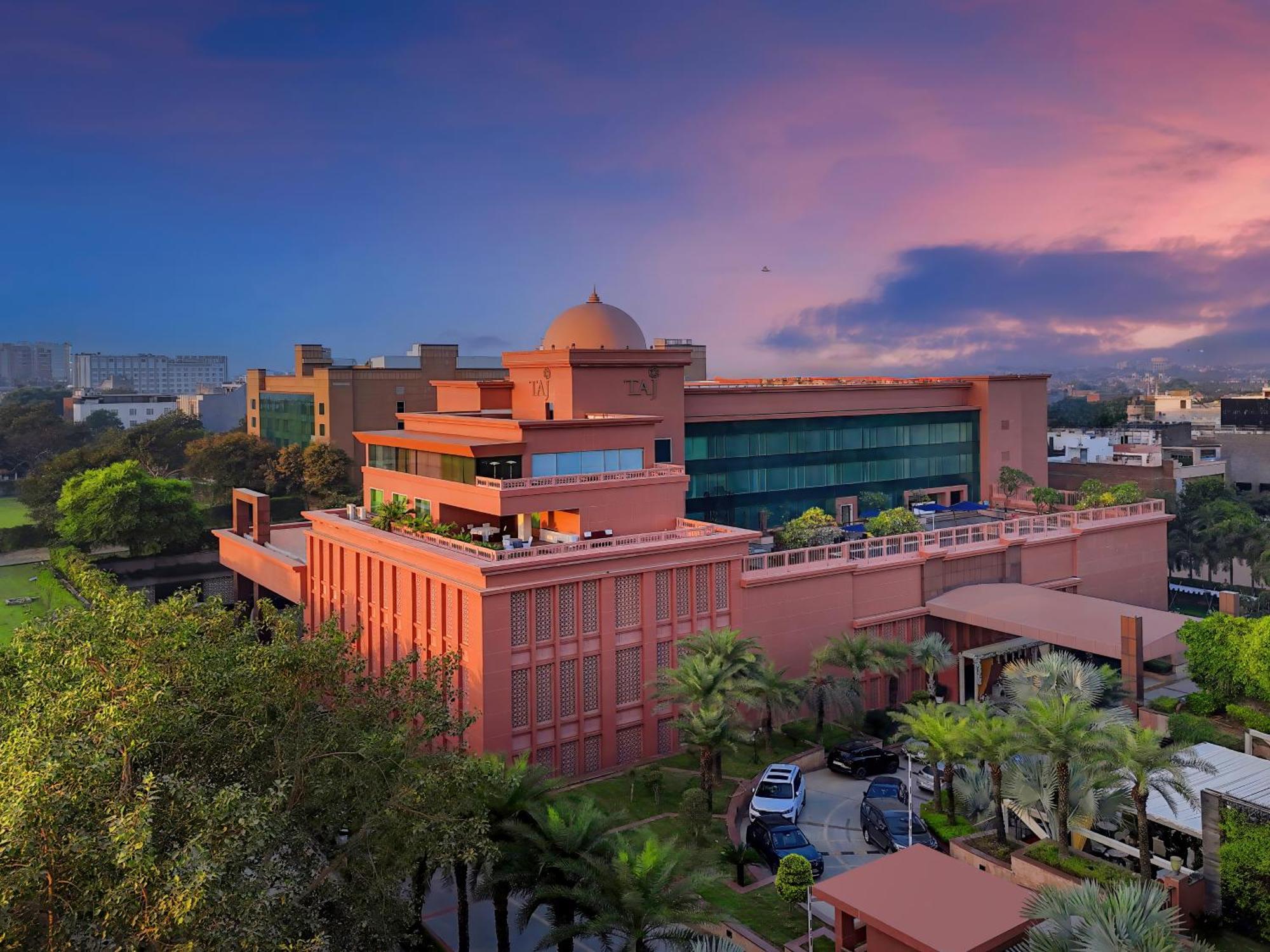 Taj & Convention Centre, Hotel 5*