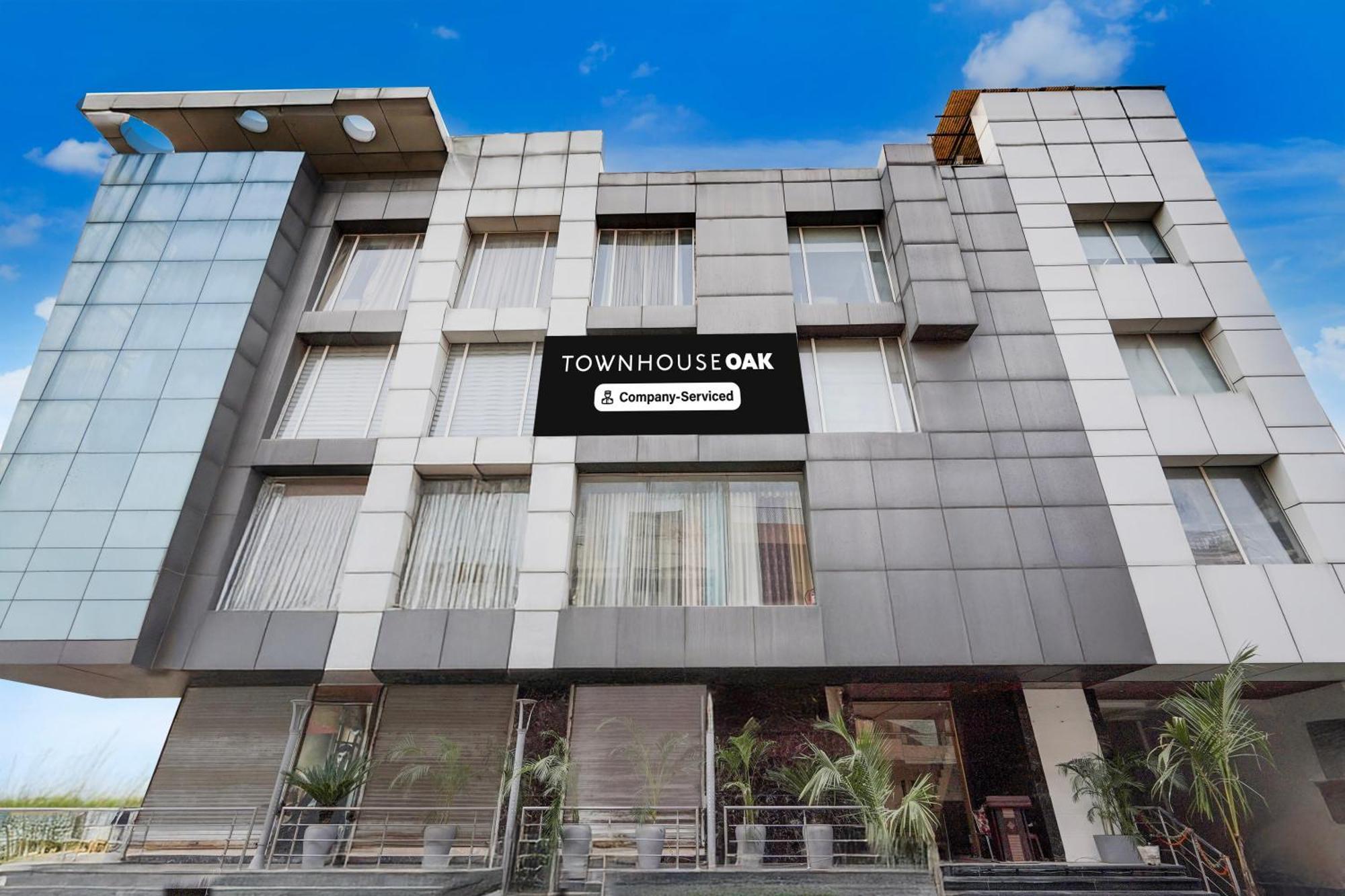 Hotel Townhouse Oak Agra Near Sultanganj Puliya Formerly Bb Grand Agra (Uttar Pradesh)