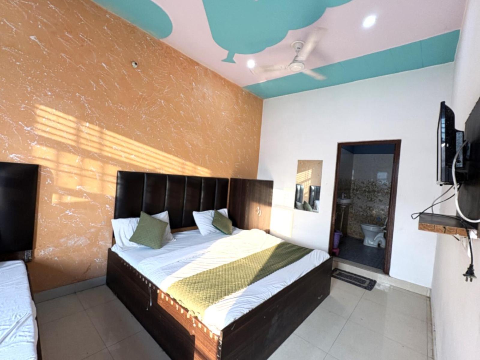 Guest house Grand New My Agra With Air Conditioner *