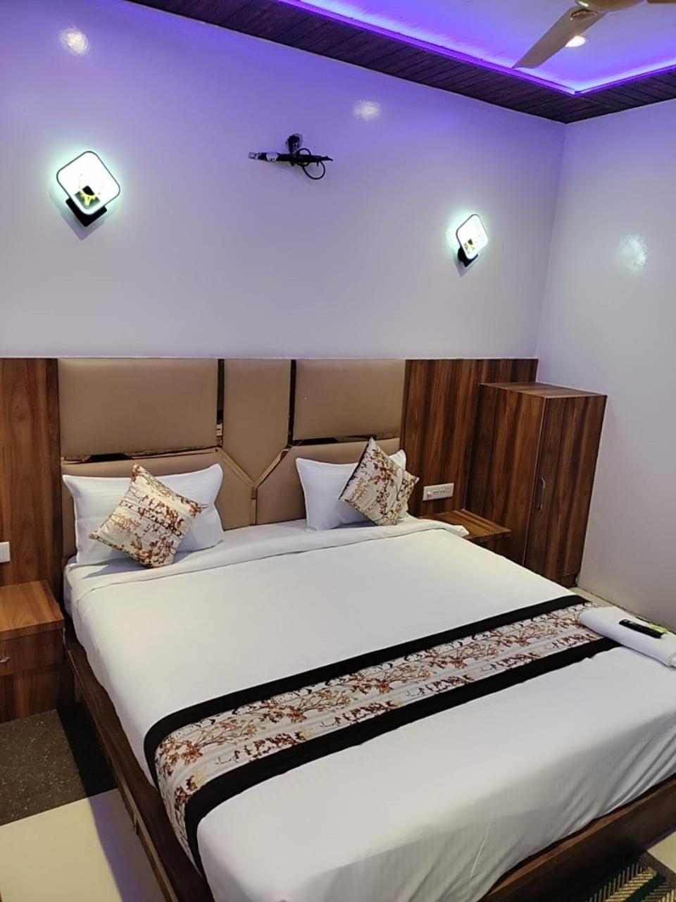 Guest house The Kamla Palace *