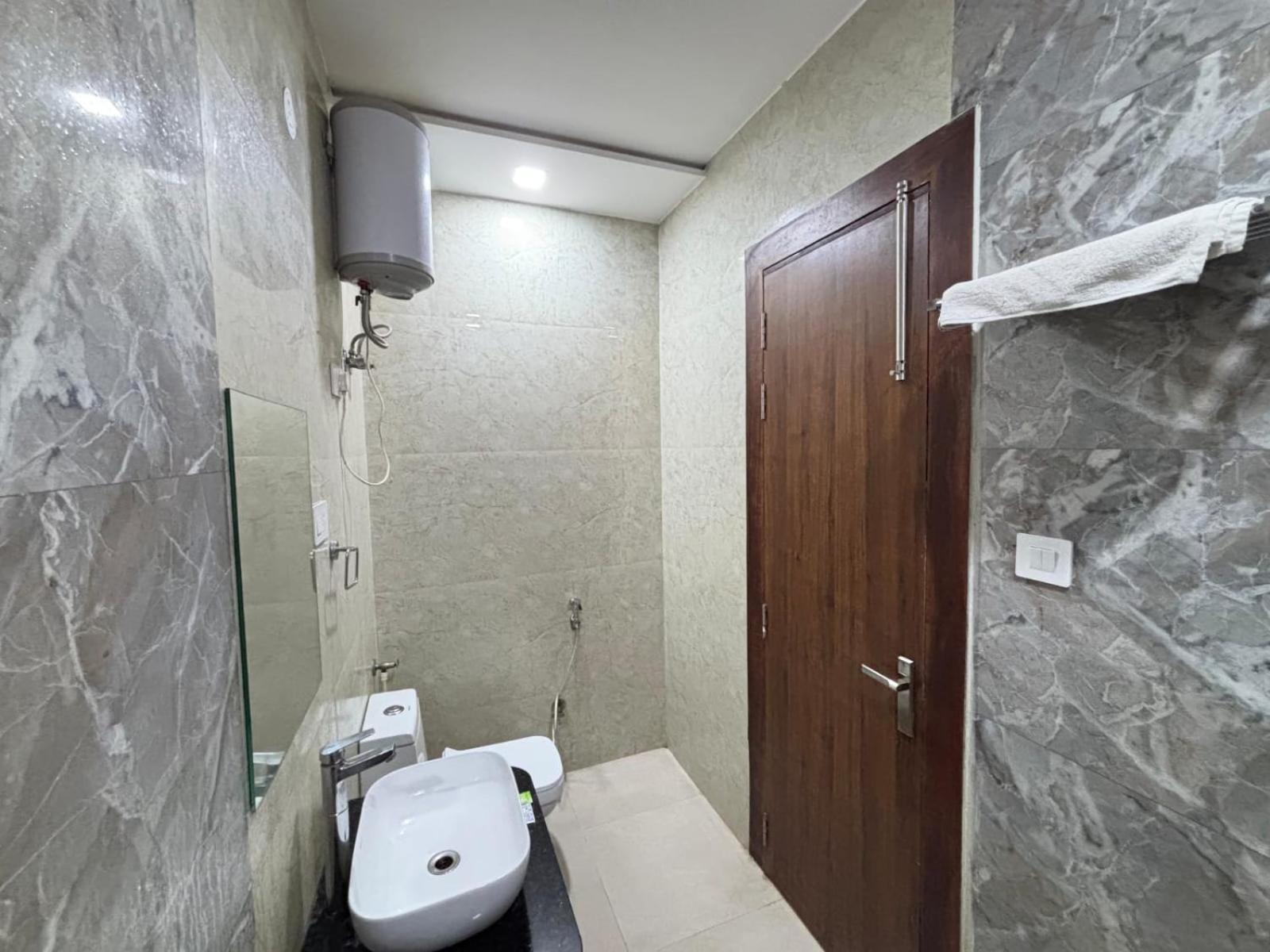 Ganga Palace - Dasaprakash Restuarant Hotel