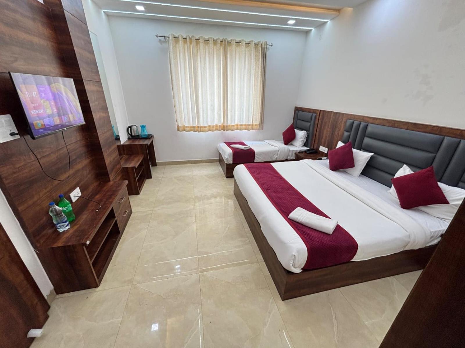 Ganga Palace - Dasaprakash Restuarant Hotel