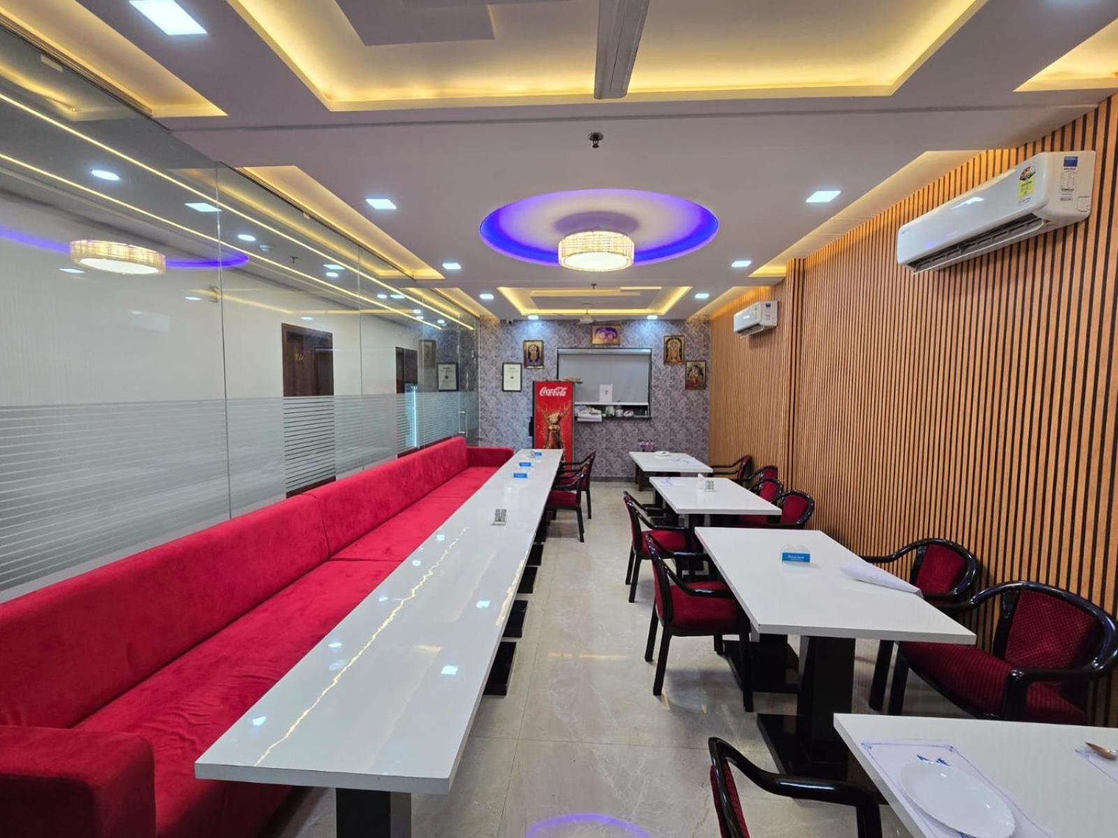 Hotel Ganga Palace - Dasaprakash Restuarant 4*