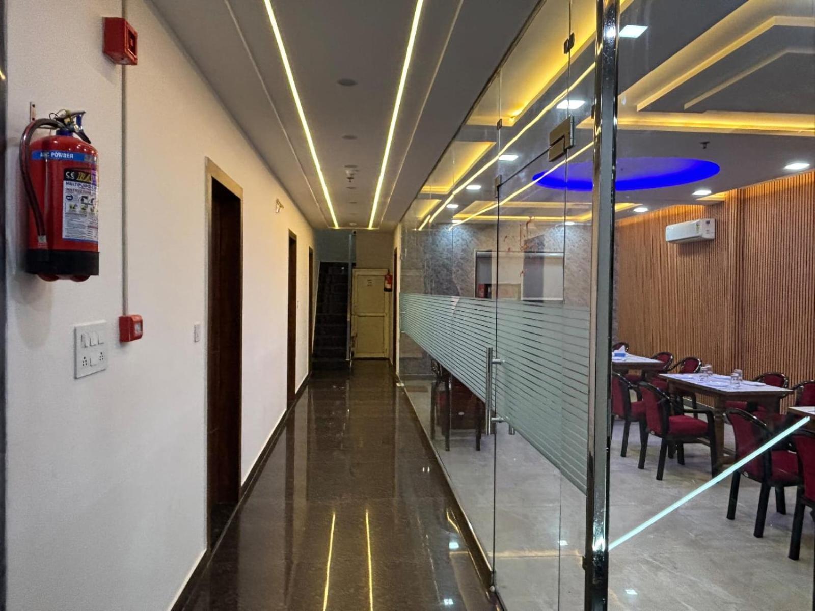 Ganga Palace - Dasaprakash Restuarant Hotel