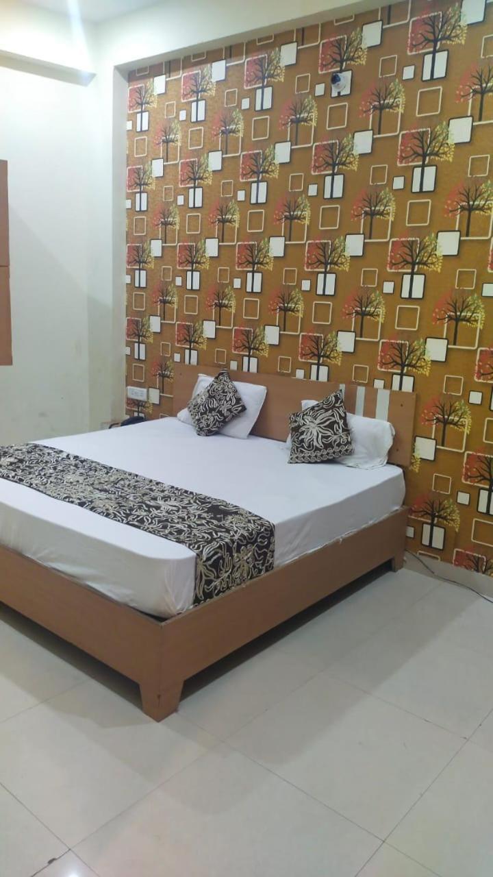 Hotel Divine