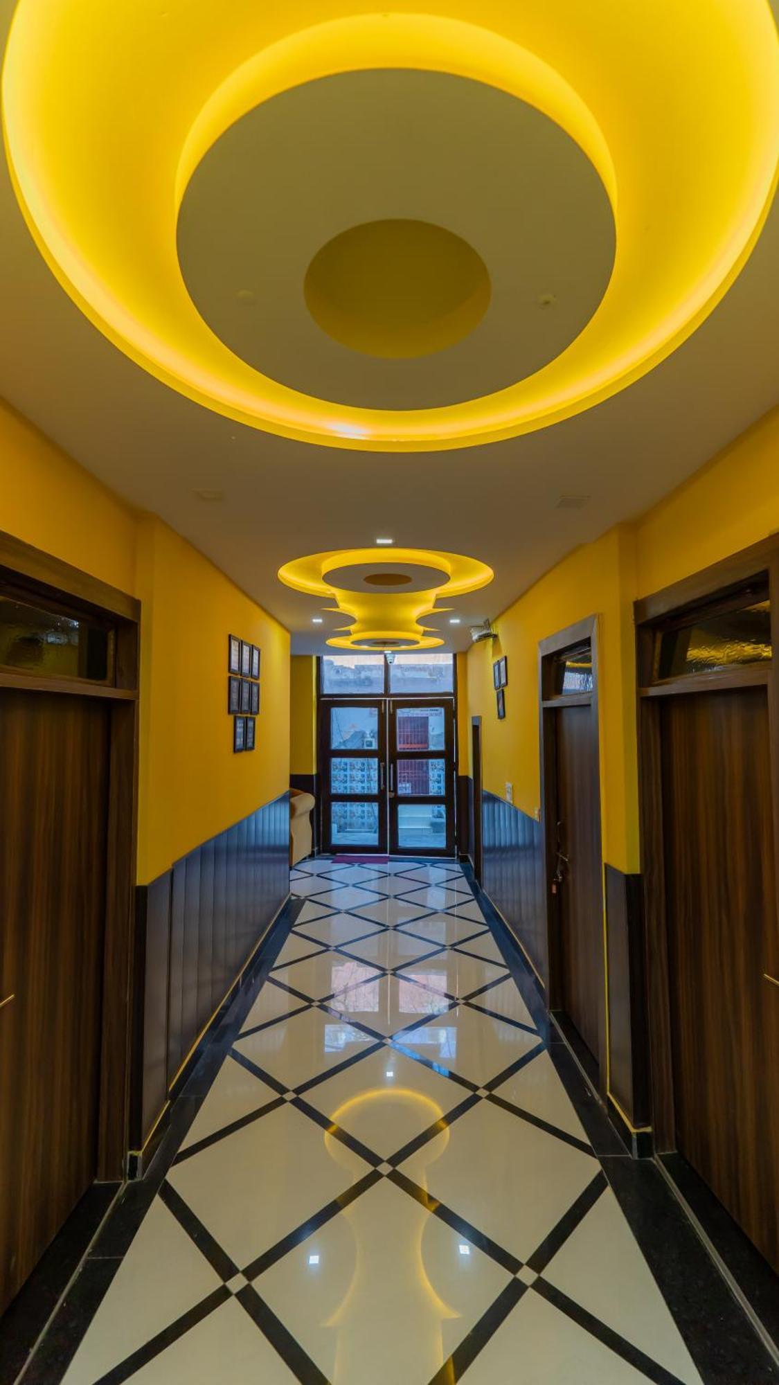 Hostel Big Brother