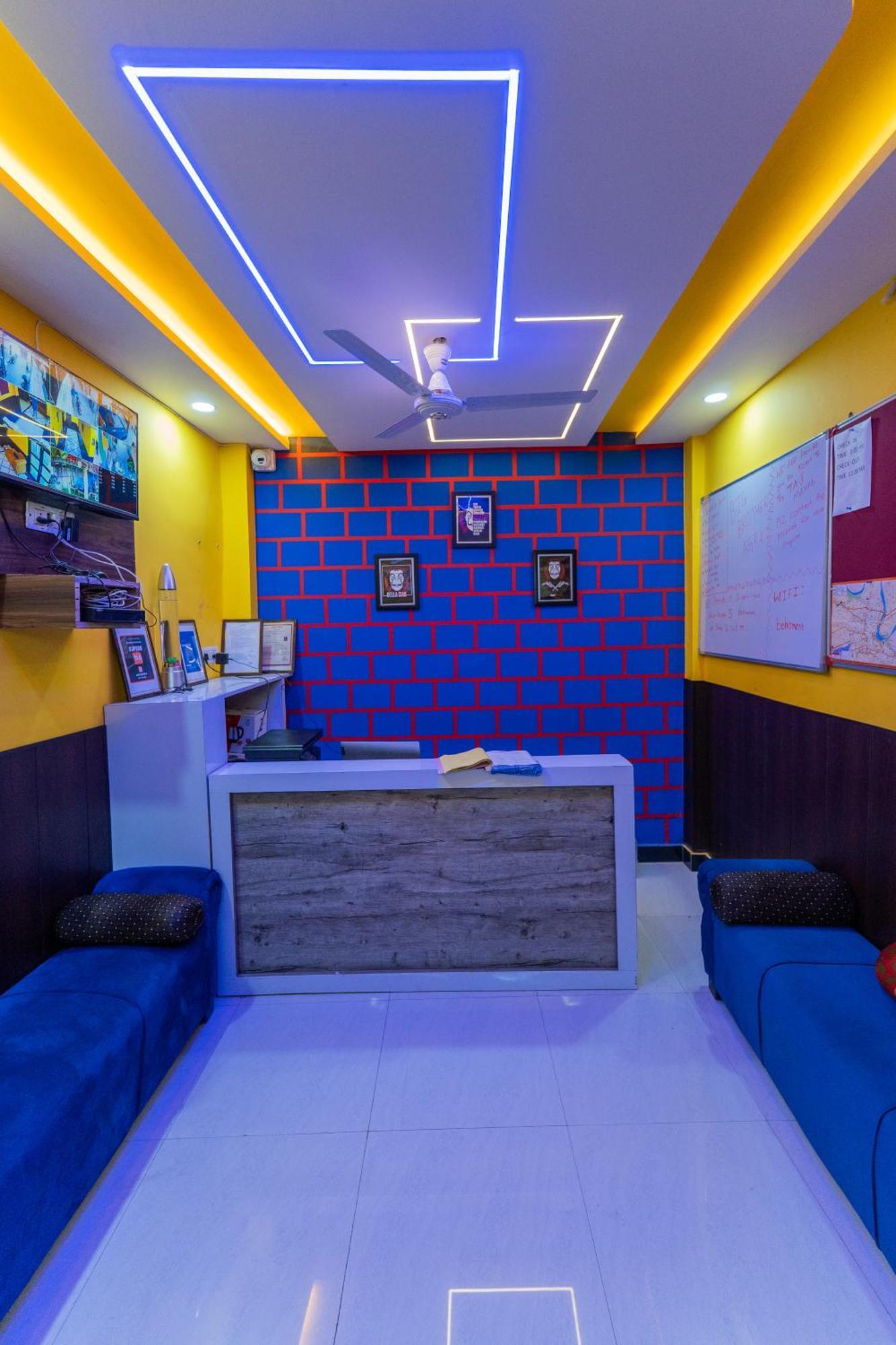 Hostel Big Brother