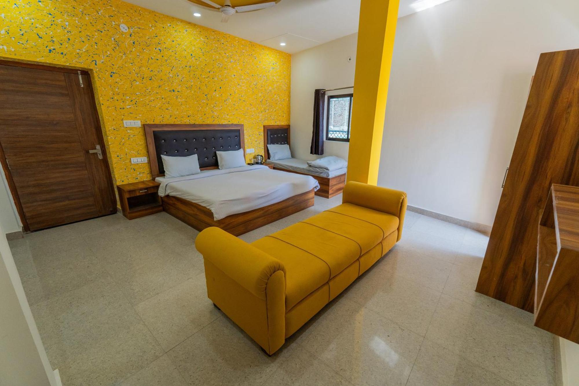 Hostel Big Brother