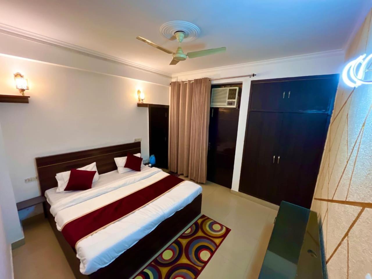 Al Taj Agra Hotel