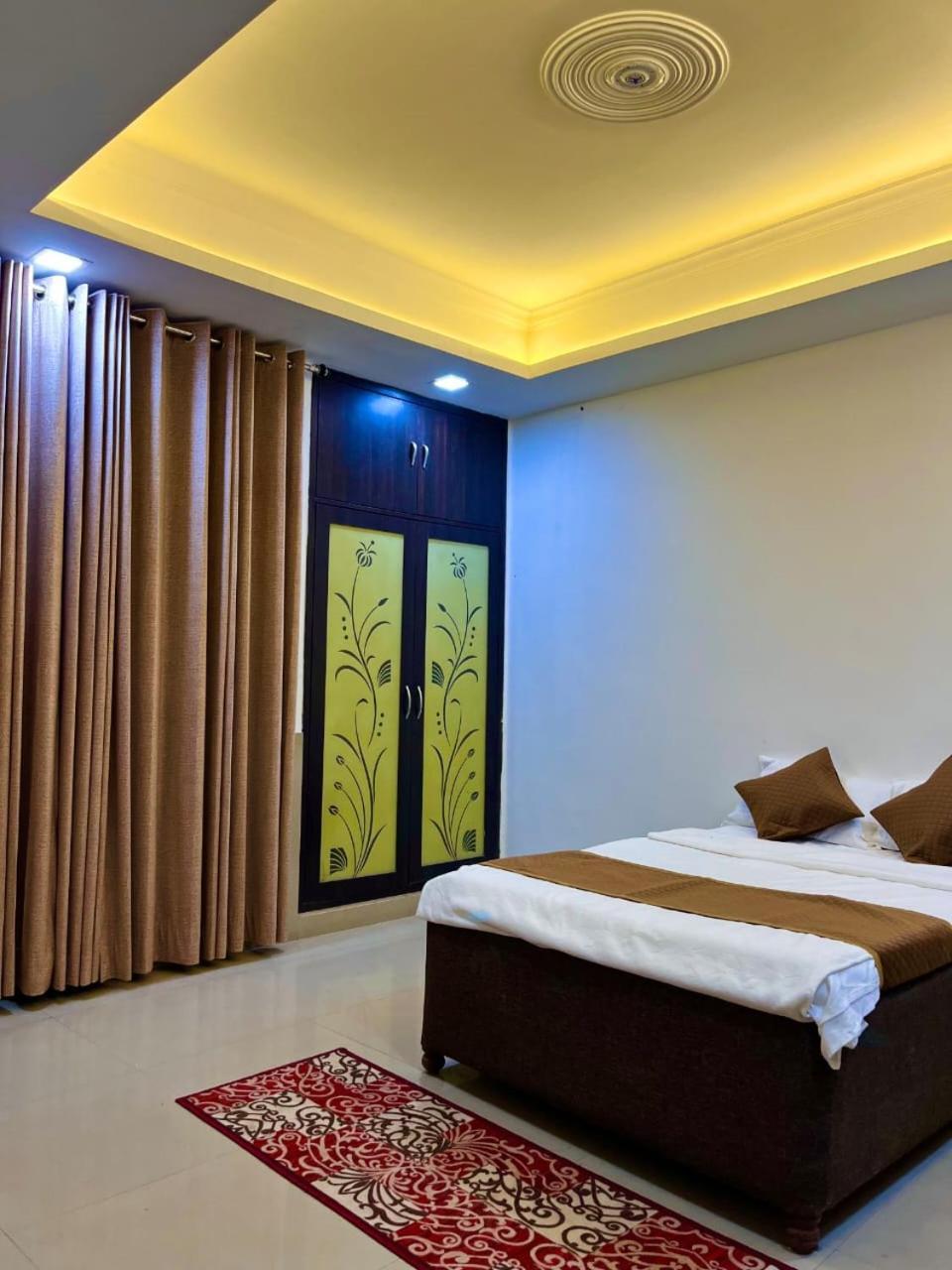 Al Taj Agra Hotel