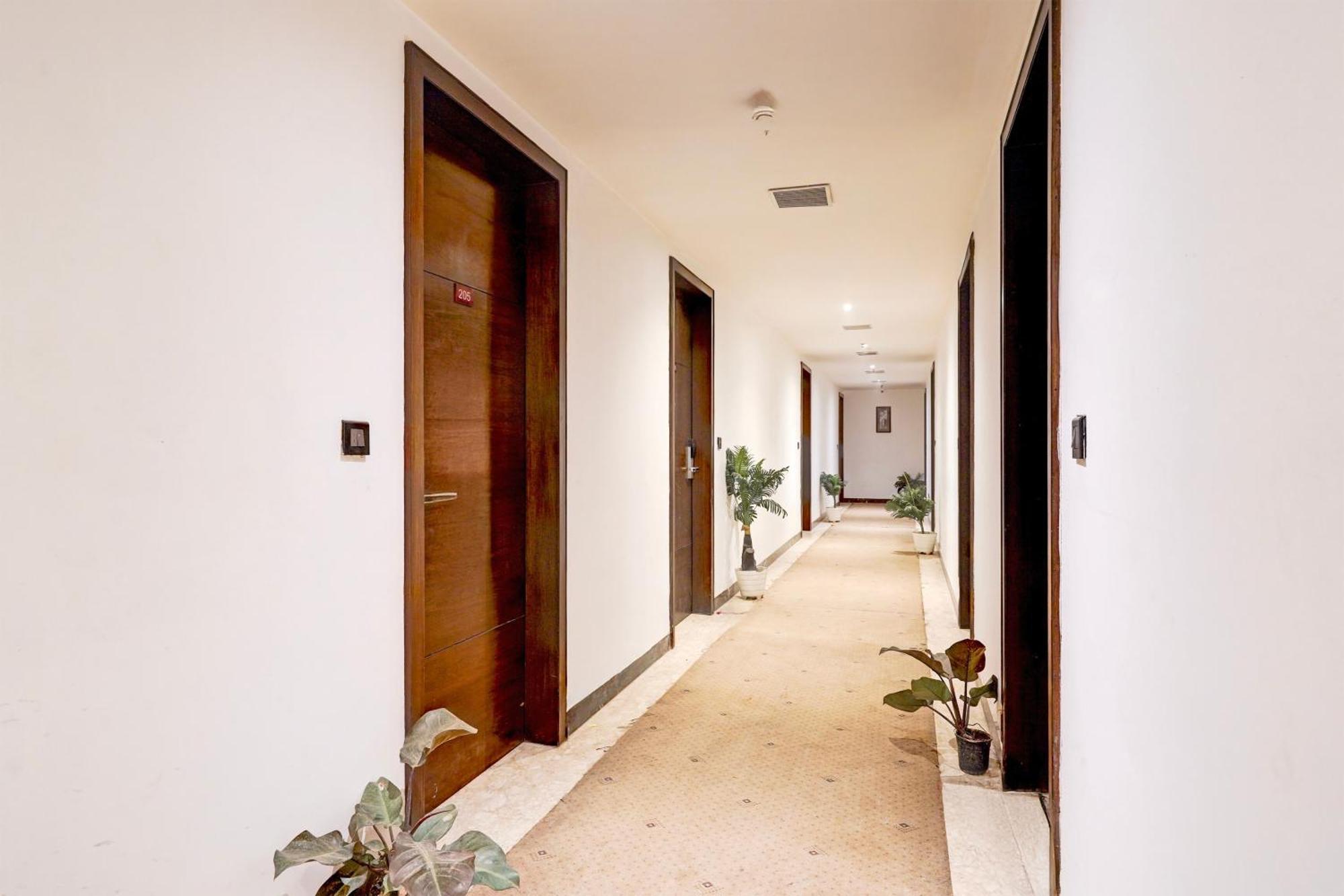Hotel Townhouse Oak Agra Near Sultanganj Puliya Formerly Bb Grand