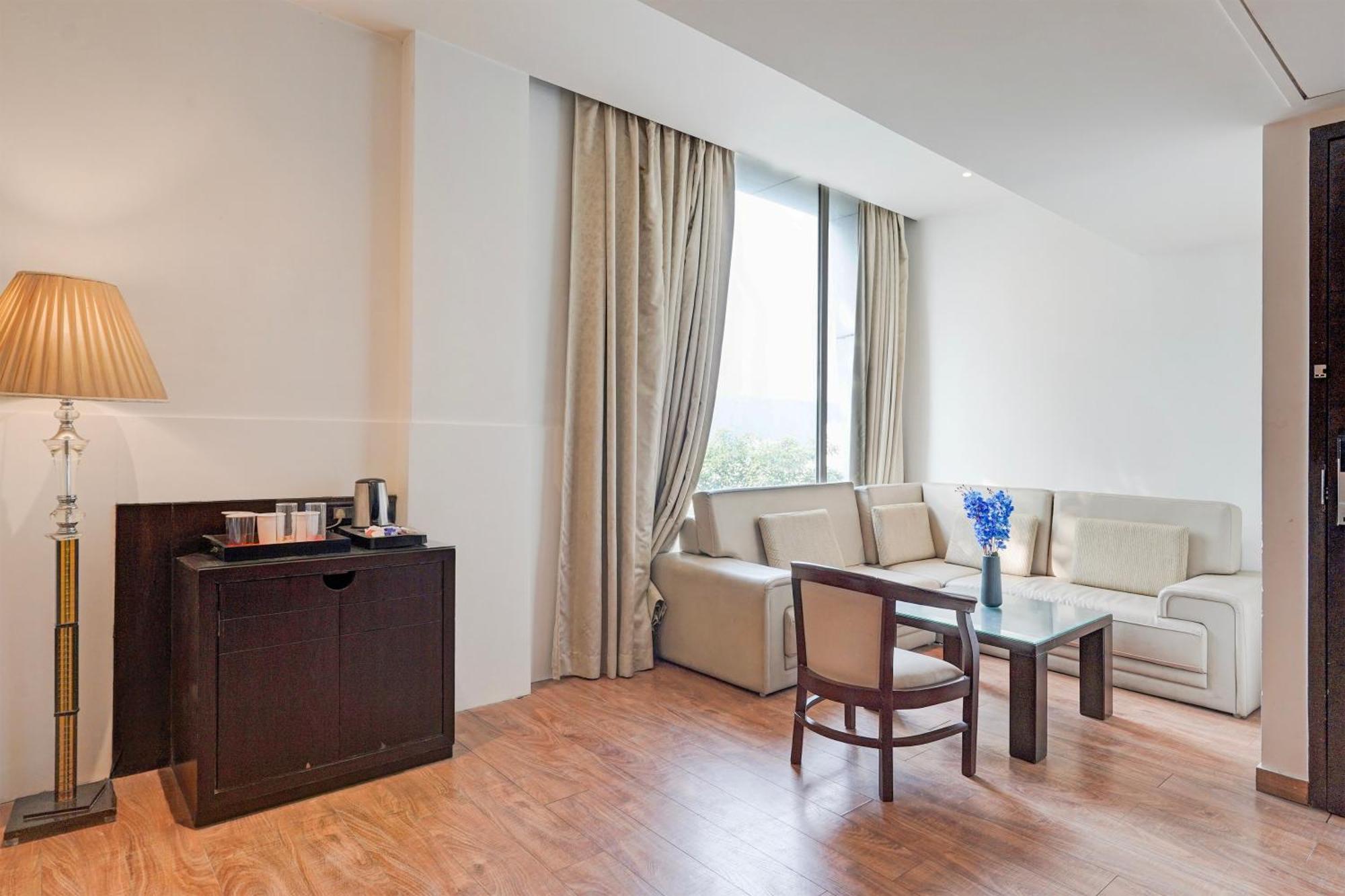 Townhouse Oak Agra Near Sultanganj Puliya Formerly Bb Grand Hotel