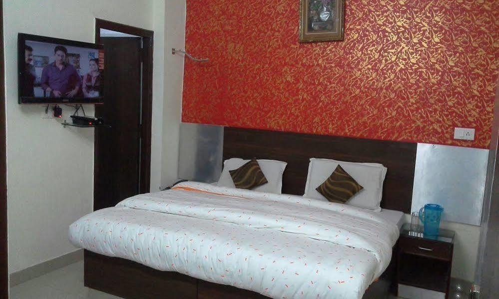Anand Hotel