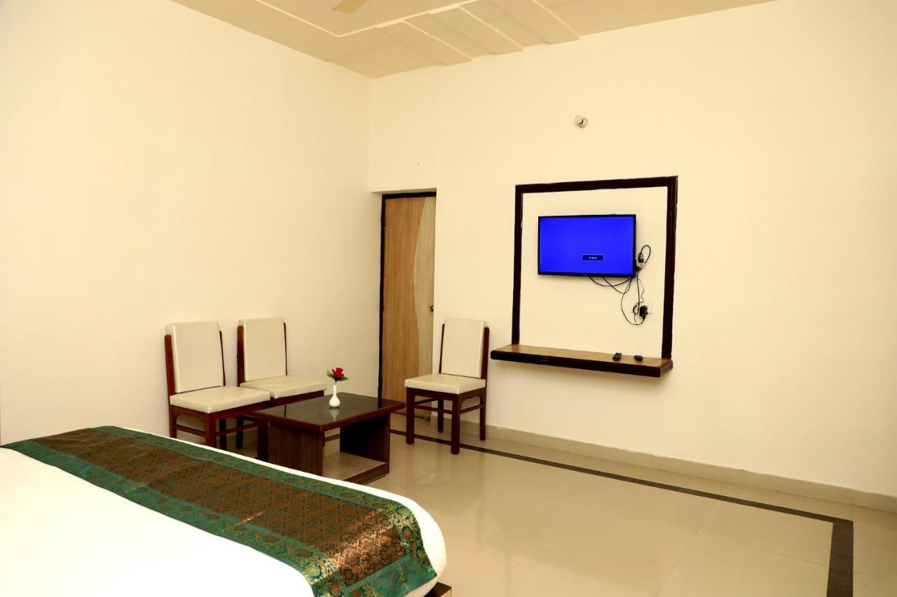 Hotel Capital O 46229 Hotel The Golden Bird Agra (Uttar Pradesh)