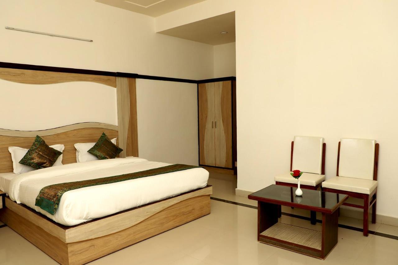 Capital O 46229 Hotel The Golden Bird