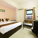 Hotel The First By Goyal Hoteliers