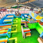 Lucky Restaurant & Guest House