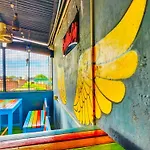 Lucky Restaurant & Guest House