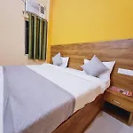 Hotel White Home- Affordable Rooms