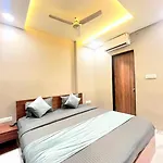 Hotel White Home- Affordable Rooms