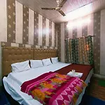 Hotel India Inn Walking Distance From Taj Mahal-- Rooftop Taj Mahal View