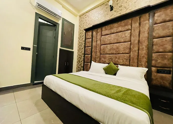 Hotel Wonderstar Affordable Stay Near Tajmahal - Inhouse Parking With Free 5G Internet