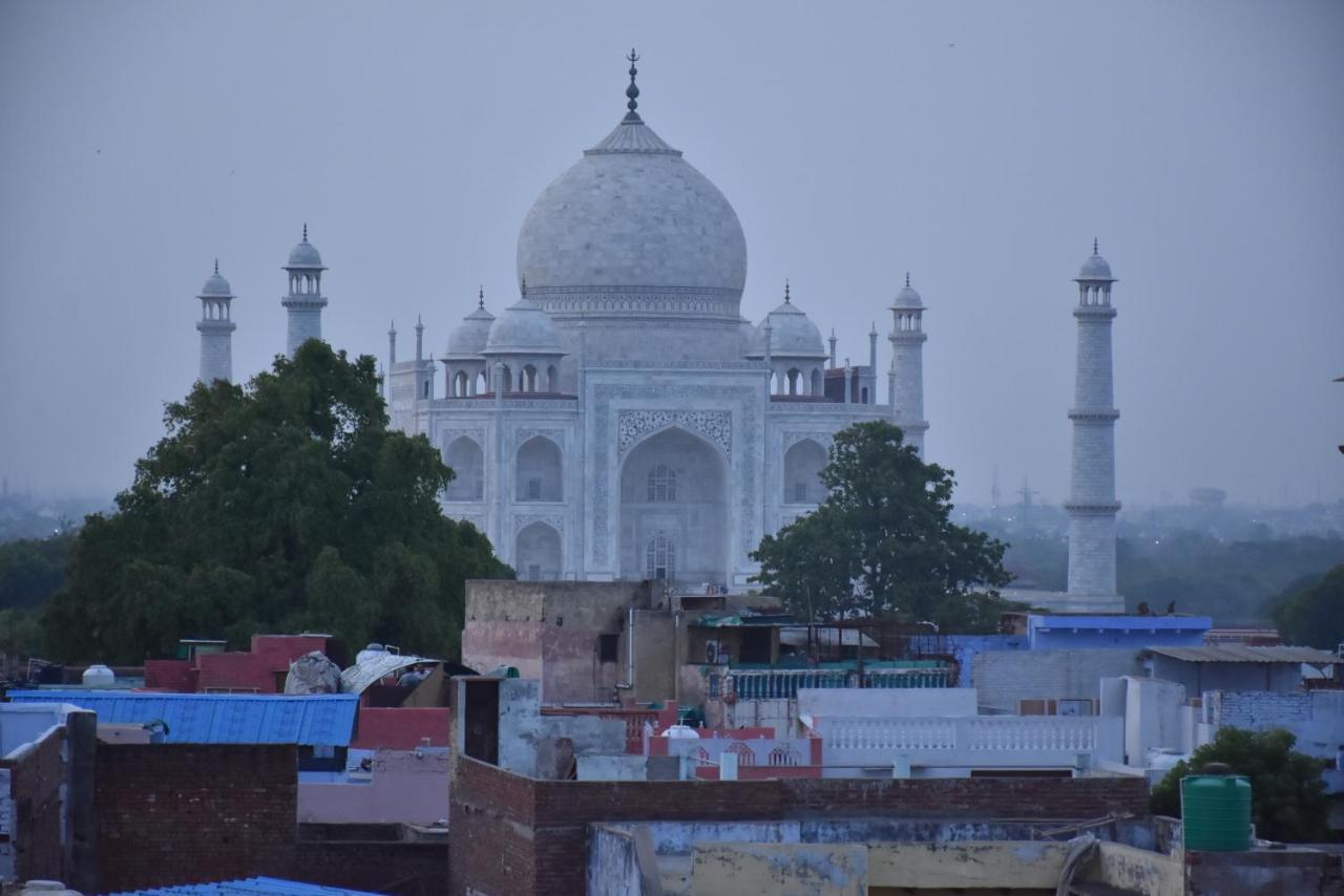 Lucky Restaurant & 2* Agra (Uttar Pradesh)
