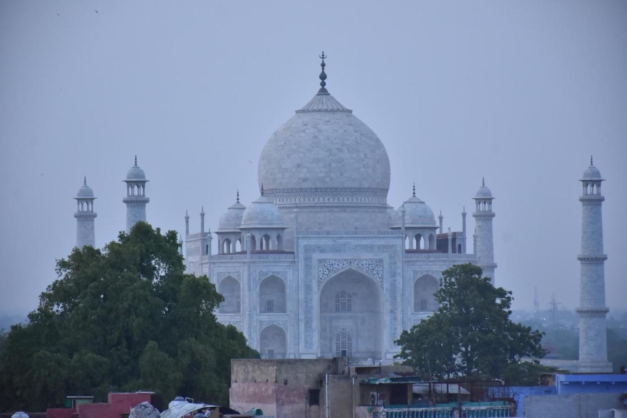 Lucky Restaurant & Guest house Agra (Uttar Pradesh)