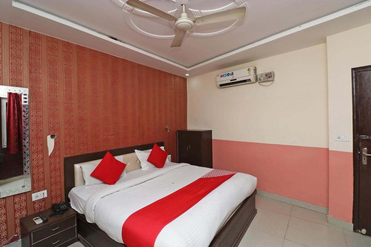 Hotel Raj Paradise Hotel 3*
