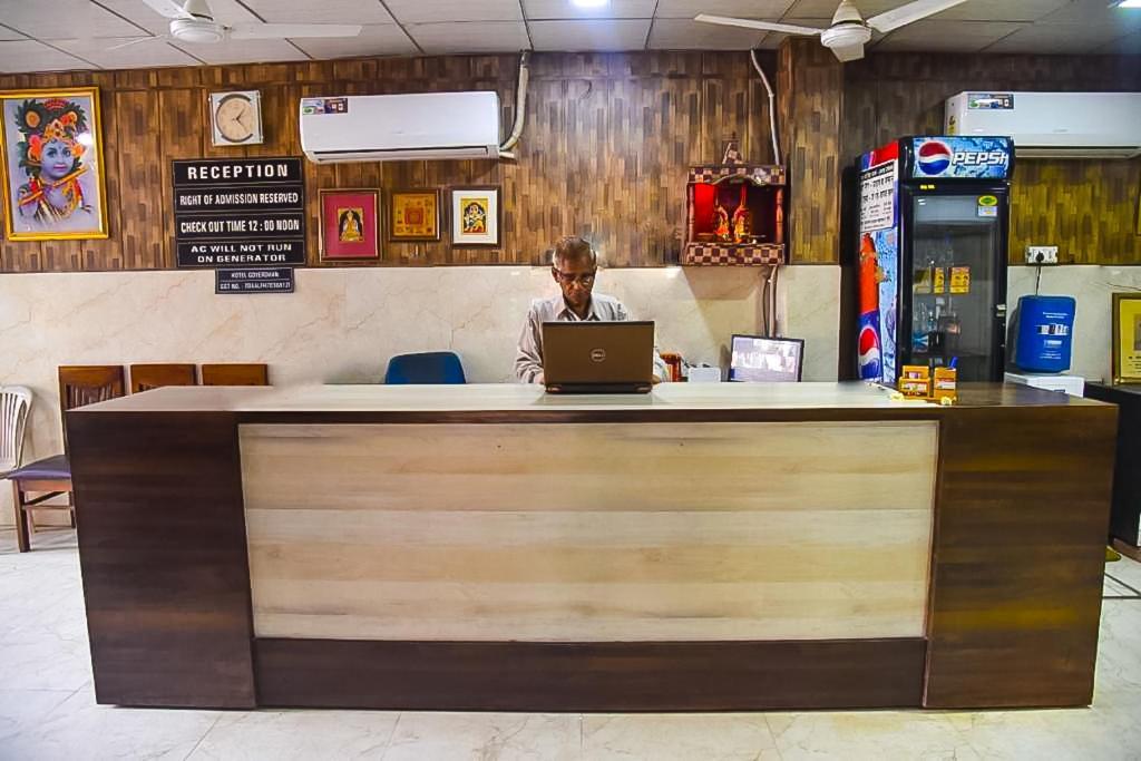 Goverdhan - Close To Railway Station And Bus Stand Hotel *