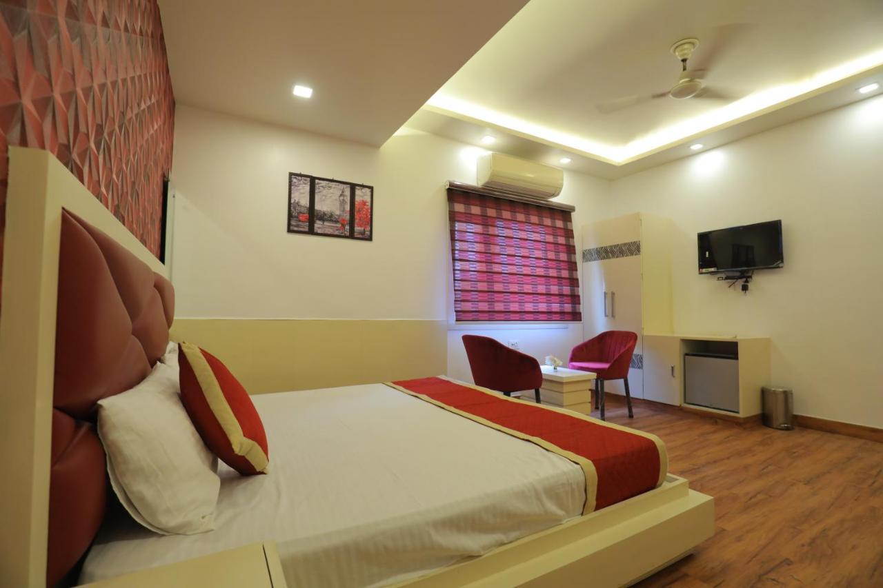 Hotel Sahib's Red Carpet - The Family & Corporate