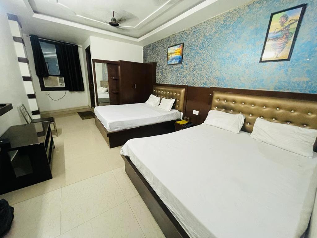 Premium Boston Family Agra (Uttar Pradesh)