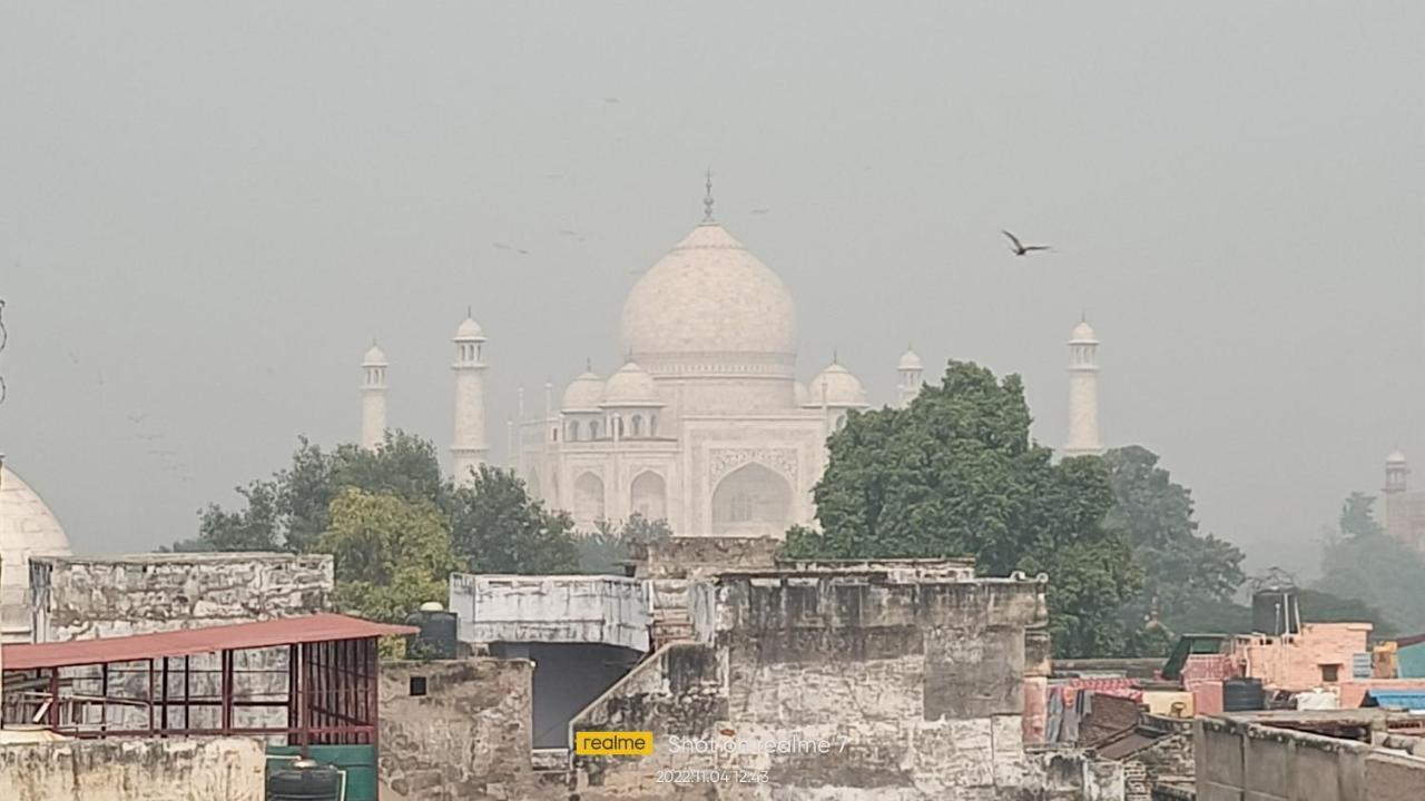 Sidhartha Walking Distance From Tajmahal Hotel 2*